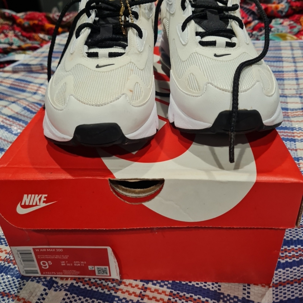 Nike Kids Air Max 270 White and Black Sneakers